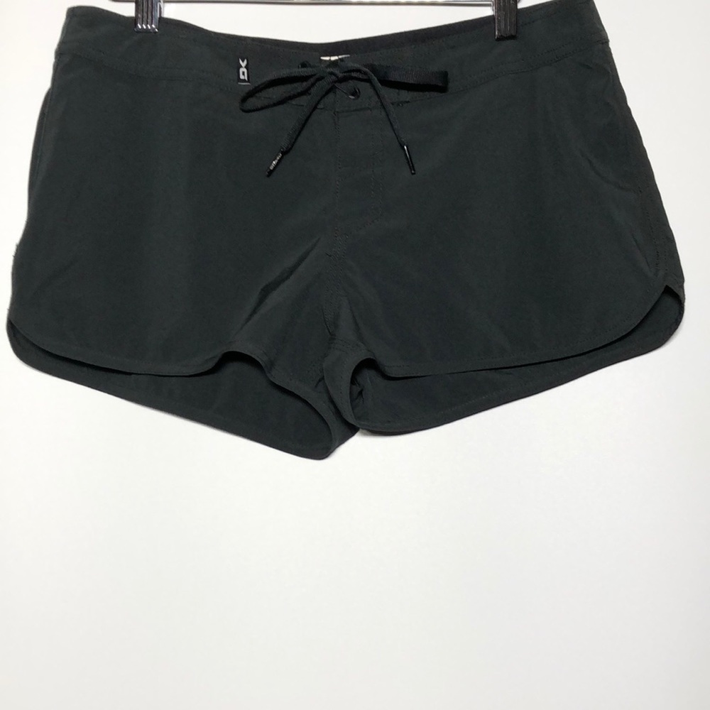 Black Da Kine surf shorts size small